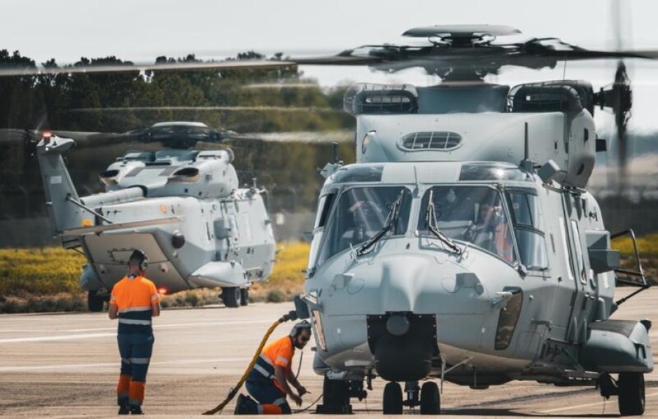 NH-90 MSPT 01 y MSPT 02 embragados en plataforma