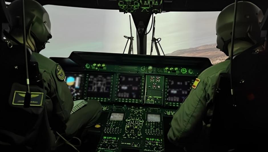 Interior de la cabina del simulador de NH-90
