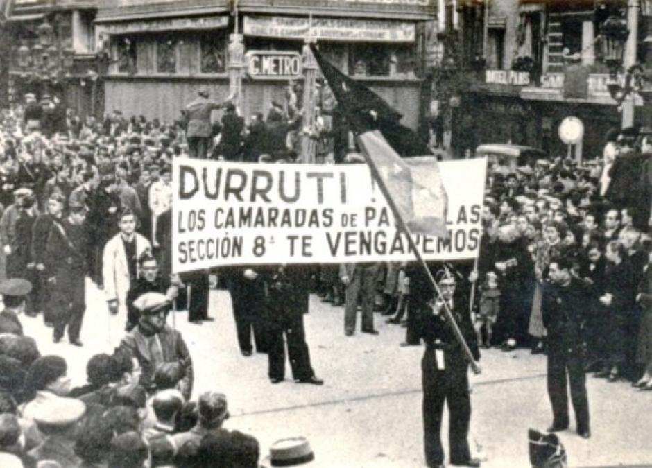 Marcha con pancartas tras la muerte de Durruti