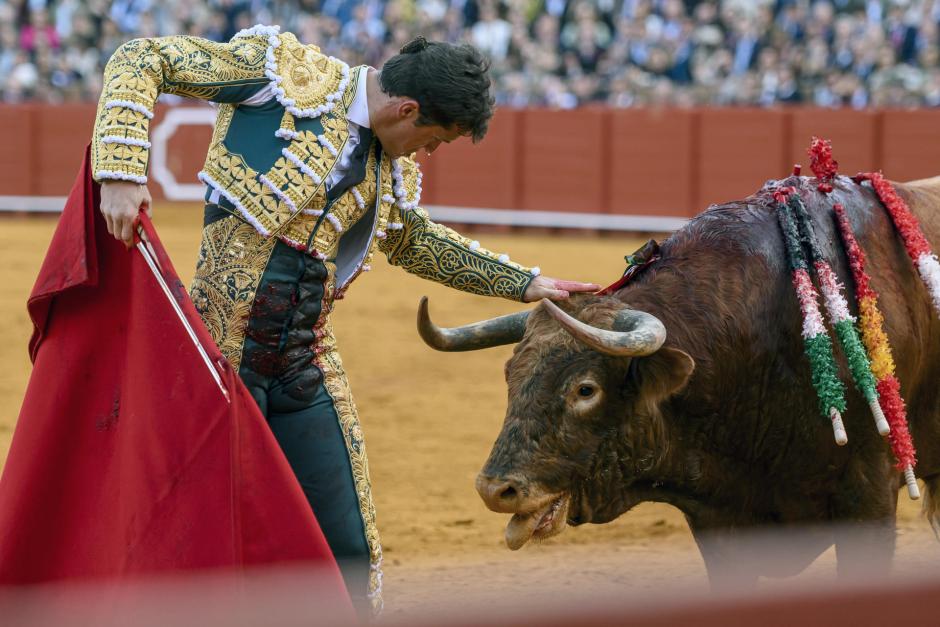 Daniel Luque sabe imponer su dominio a casi todos los toros