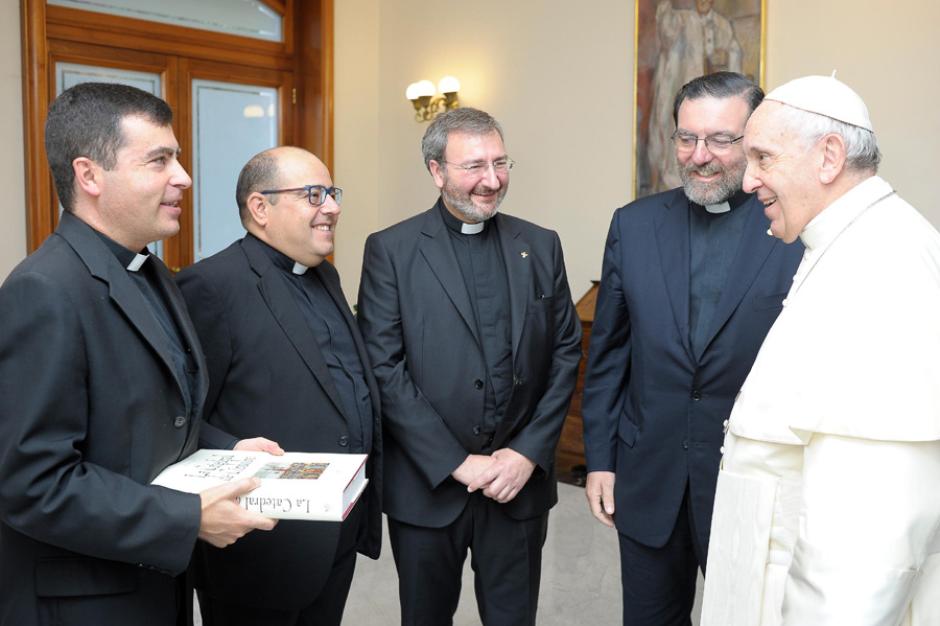 El Papa Francisco, con Agustín Moreno, José Juan Jiménez Güeto, Joaquín Alberto Nieva y Fernando Cruz Conde