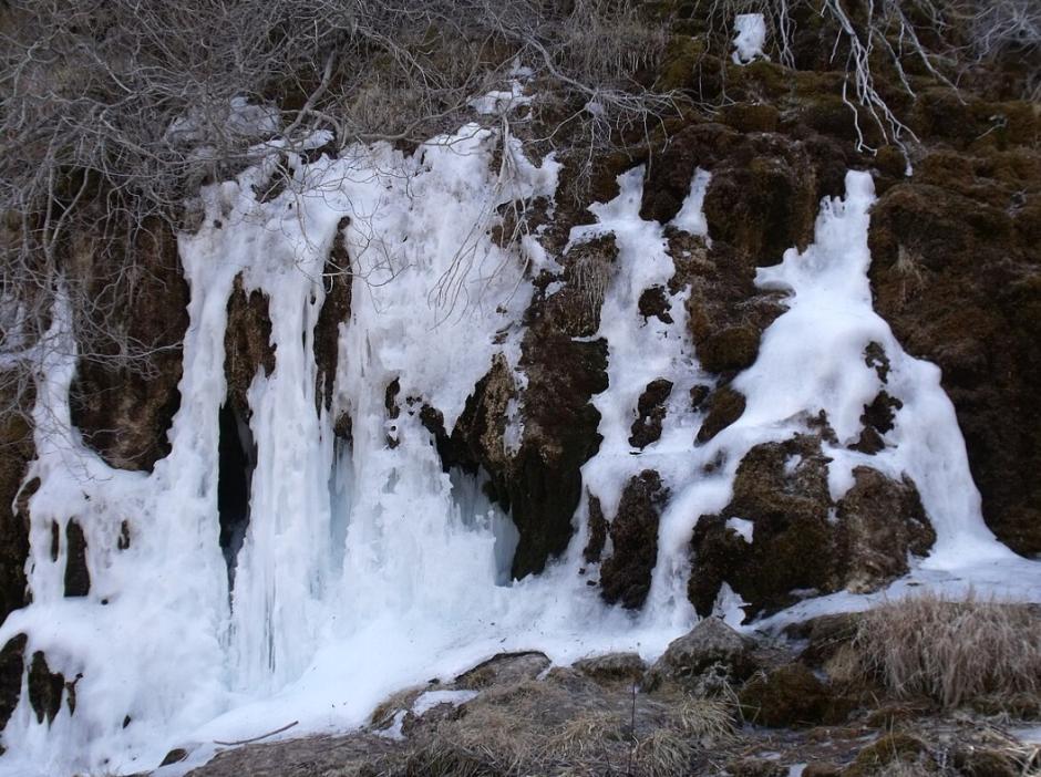 Cascada del río Cuervo helada