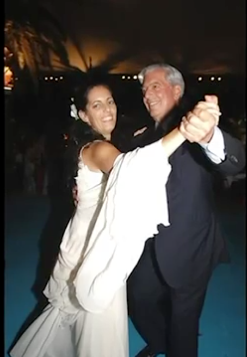 Vargas LLoa y su hija