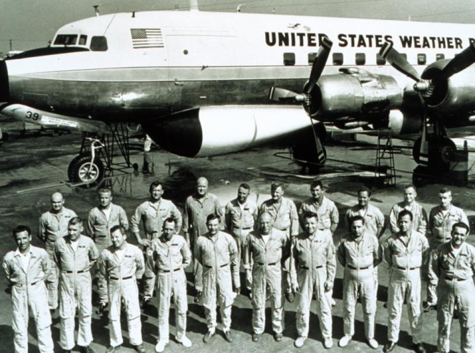 Foto de 1966 de la tripulación y el personal del Proyecto Stormfury