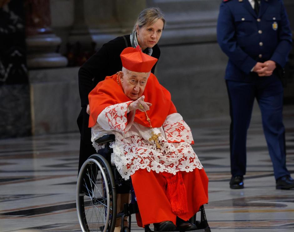 ROME (Italy), 23/04/2025.- Italian cardinal Camillo Ruini arrives in St Peter's Basilica ahead of the transfer of Pope Francis' coffin for three days of lying in state, Vatican City, 23 April 2025. Catholics and well-wishers will pay their respects to the spiritual leader, who died on 21 April 2025, aged 88, until his funeral on 26 April in the plaza in front of the basilica. (Papa, Cardenal, Italia) EFE/EPA/GIUSEPPE LAMI