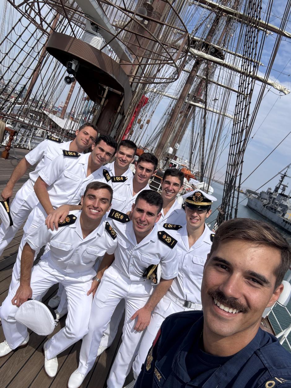 Visita de guardiamarinas al buque escuela de la Marina de Guerra del Perú "Unión"