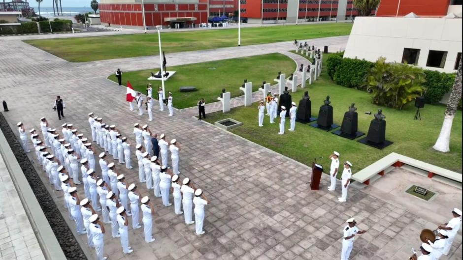 Ofrendas al Almirante Grau y D. Álvaro de Bazán.