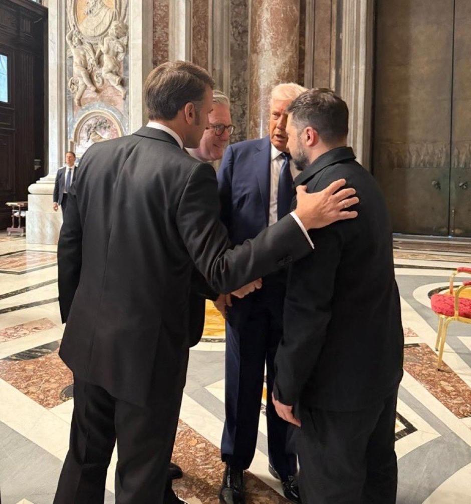 Volodímir Zelenski, Donald Trump, Emmanuel Macron y Keir Starmer en El Vaticano