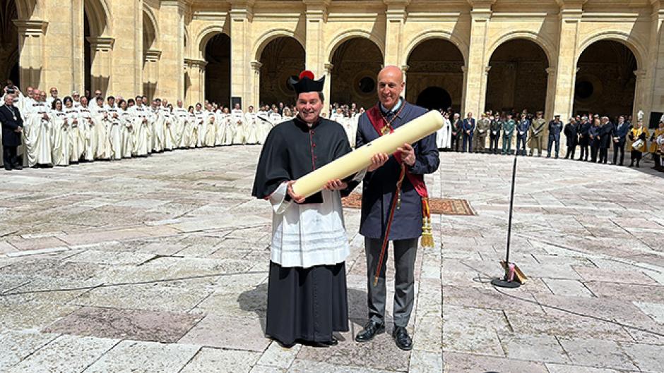 A la derecha, el alcalde de León celebra Las Cabezadas, en una imagen de archivo