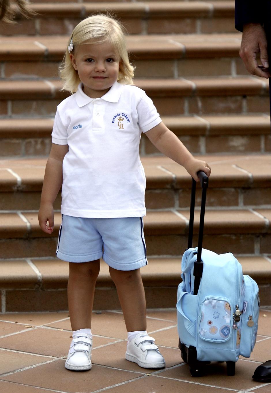 LA FAMILIA REAL ESPAÑOLA ASISTE A LA PRIMERA COMUNION DE JUAN VALENTIN Y PABLO NICOLAS URDANGARIN
EN LA FOTO LETIZIA ORTIZ , JUAN FROILAN , VICTORIA FEDERICA , INFANTAS SOFIA Y LEONOR , PABLO NICOLAS , JUAN VALENTIN E IRENE URDANGARIN
24/05/2009
BARCELONA
First Holy Communion of Juan and Pablo Urdangarin