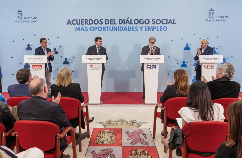Firma de los acuerdos de Diálogo Social pactados entre patronal, sindicatos y Junta de Castilla y León