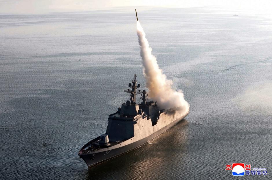 El disparo de prueba de un sistema de armas desde la cubierta del último destructor de Corea del Norte, el Choe Hyon
