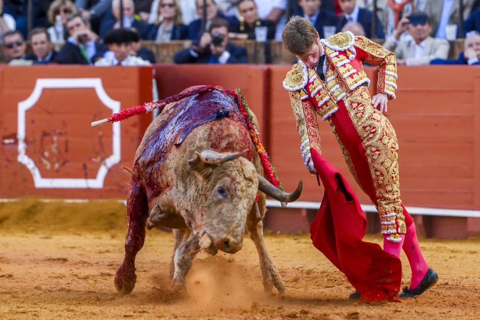 Muletazo de Jiménez a dicho toro, el primero de su lote