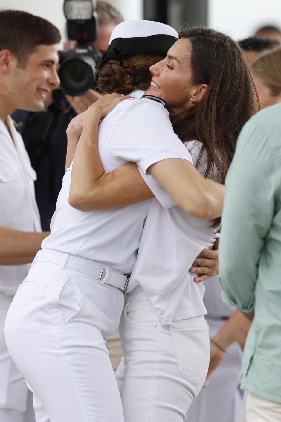 La Princesa y la Reina se dan un largo abrazo al reencontrarse en Panamá