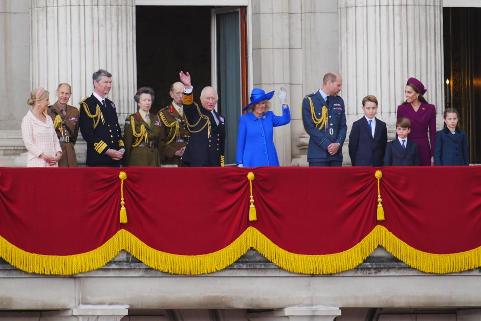 Members of the royal family (left to right) the Duchess of Edinburgh, the Duke of Edinburgh, Vice Admiral Sir Tim Laurence, the Princess Royal, the Duke of Kent, King Charles III, Queen Camilla, the Prince of Wales, Prince George, the Princess of Wales, Prince Louis and Princess Charlotte on the balcony of Buckingham Palace, London, to view the fly past featuring the Royal Air Force's Red Arrows and current and historic military aircraft, at the end of the military procession marking the 80th anniversary of VE Day, and in honour of those who served during the Second World War. Picture date: Monday May 5, 2025. *** Local Caption *** .