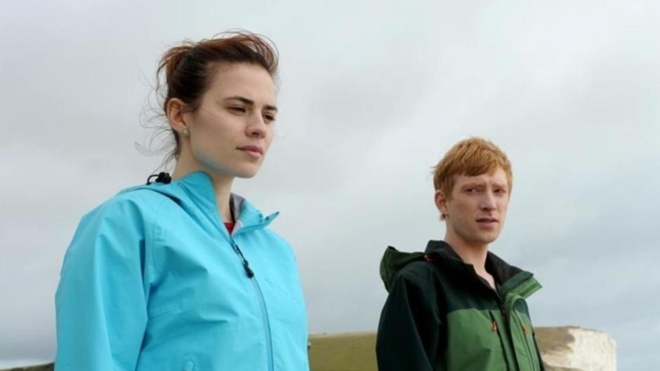 Imagen de la serie 'Black Mirror' en la que crea una copia de una persona fallecida