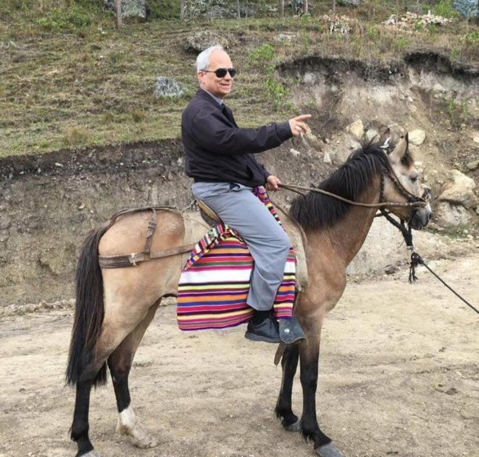 León XIV a caballo en Perú cuando era el Obispo de Chiclayo