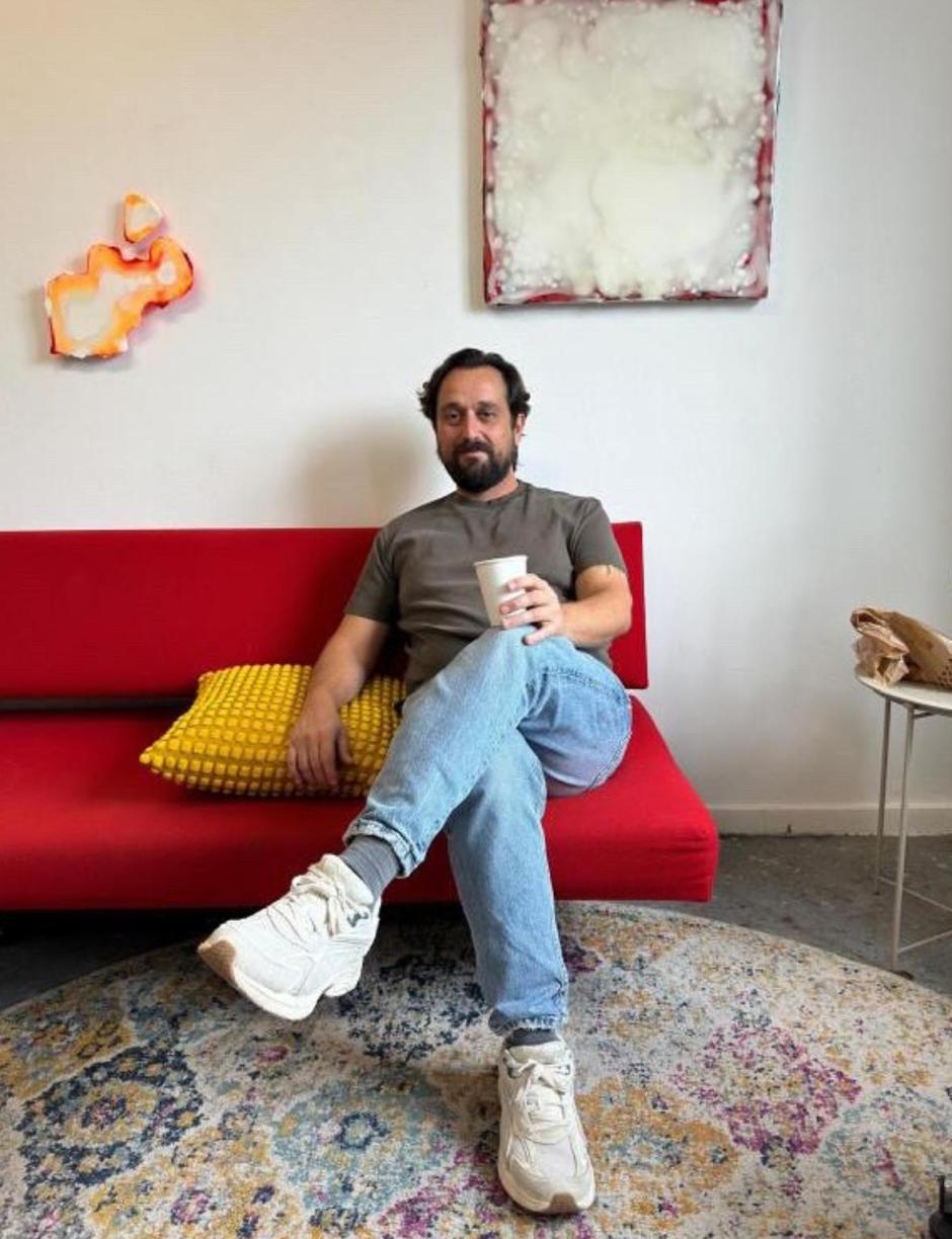 Paco Dalmau, artista original de Villarreal que colabora con Hortensia Herrero vuelve de Rotterdam para una exposición en Valencia