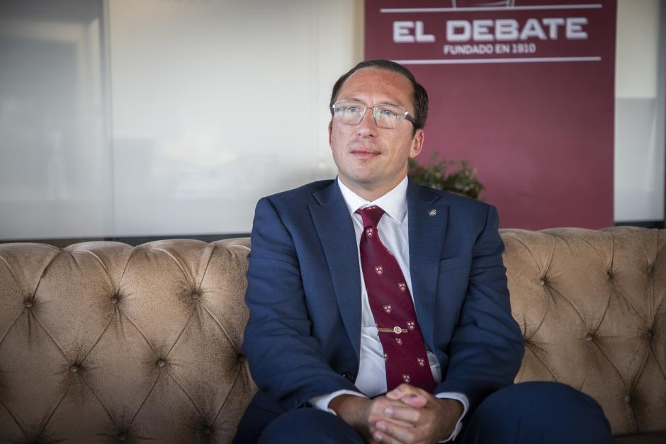 Embajador Otto Von Feigenblatt en la redacción de El Debate