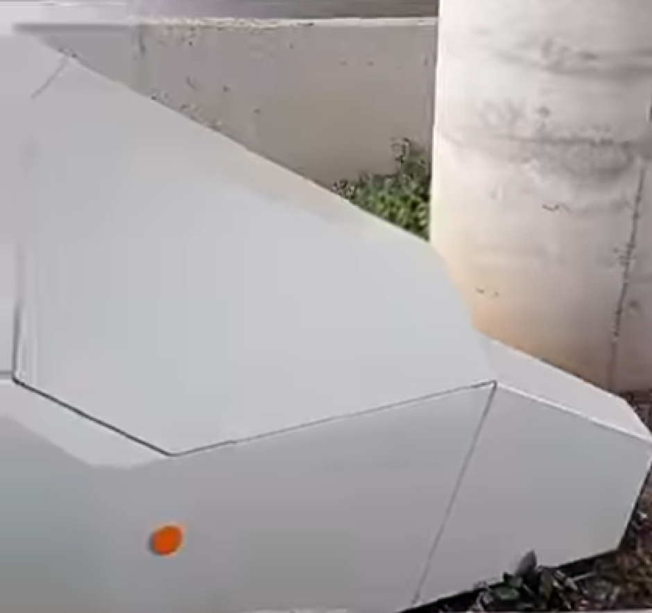 La parte trasera parece un electrodoméstico