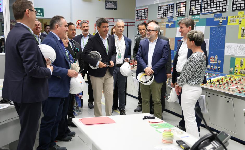 El presidente de la Generalitat, Carlos Mazón, en su visita a la central nuclear de Cofrentes