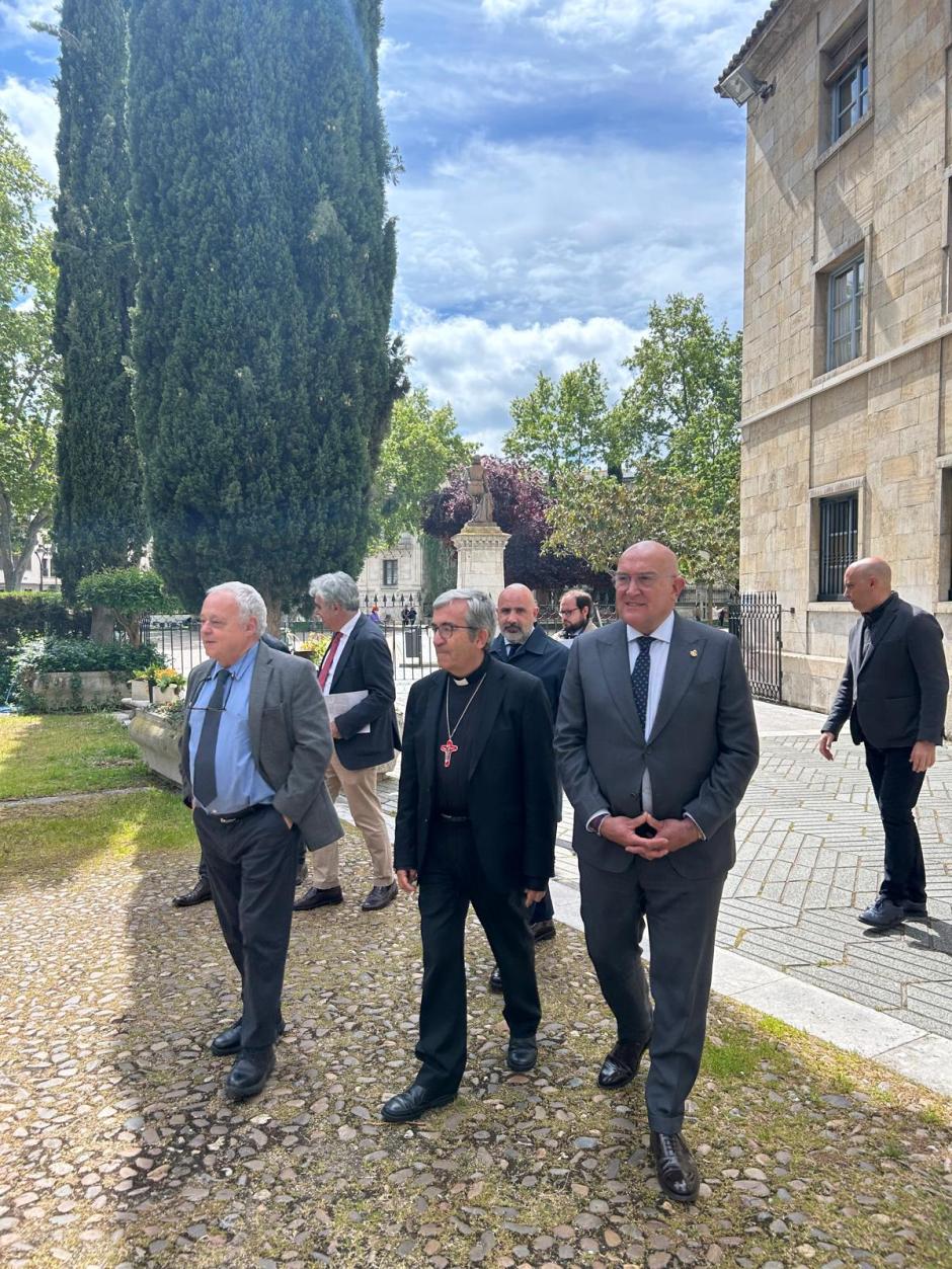 El consejero de Cultura de la Junta, el arzobispo de Valladolid y el alcalde de la ciudad