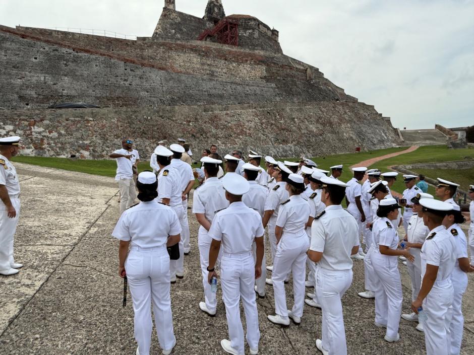 Los guardiamarinas, en el Castillo de San Felipe de Cartagena de Indias