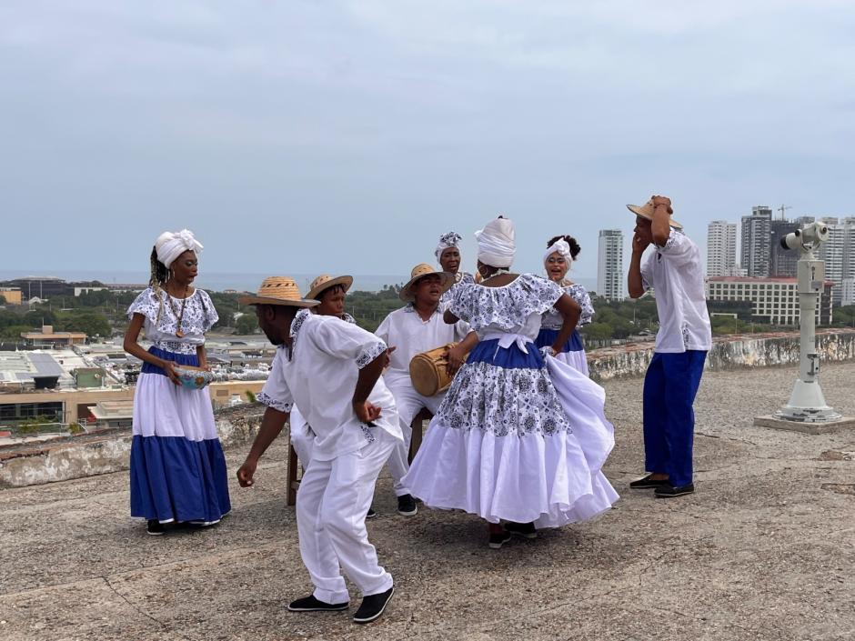 Baile tradicional colombiano en el Castillo de San Felipe tras el homenaje a Blas de Lezo