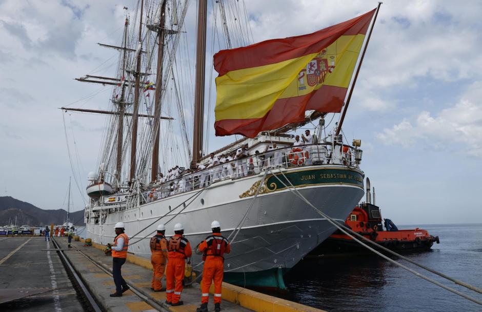 El buque escuela Juan Sebastián de Elcano, a su llegada a la sociedad portuaria de Santa Marta
