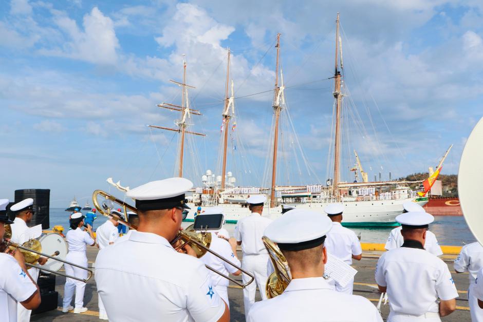 Bienvenida al buque Juan Sebastián de Elcano en Santa Marta