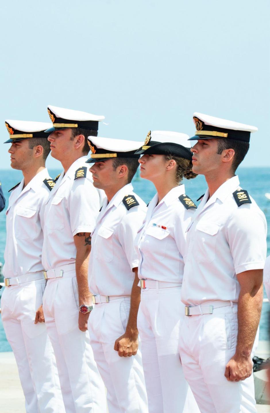 Doña Leonor, con sus compañeros, en el homenaje al fundador de Santa Marta