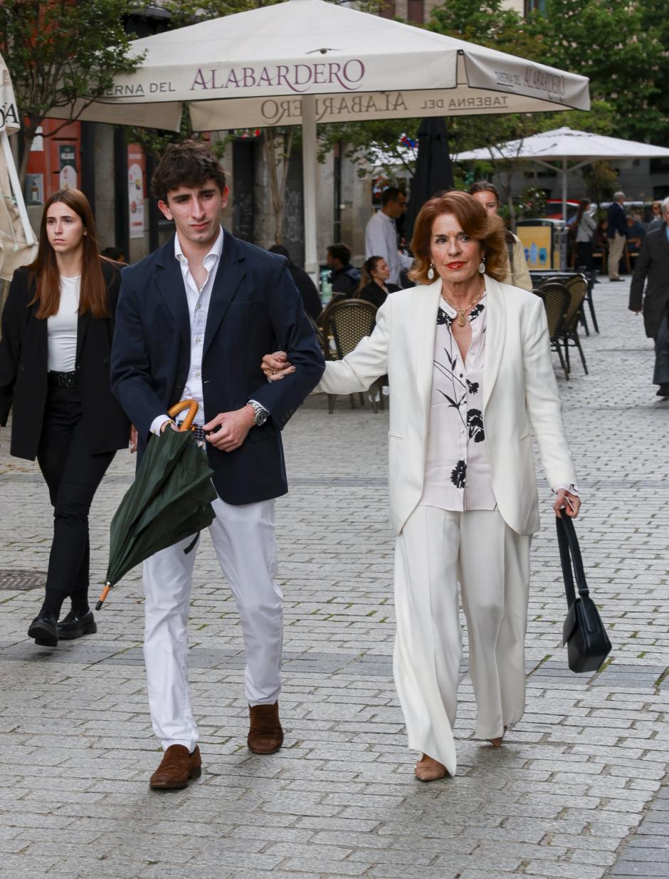 Ana Botella  con su nieto en Madrid