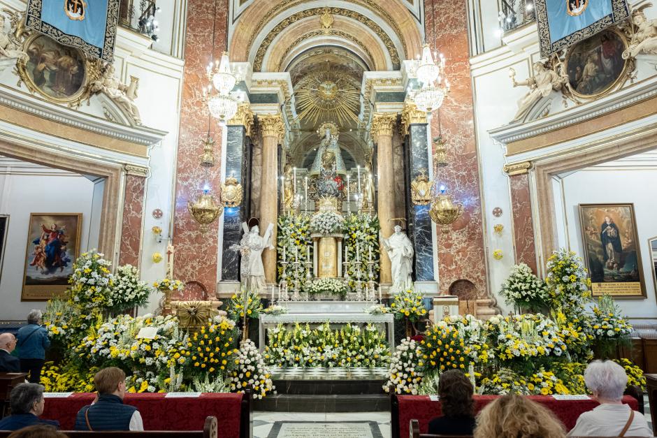 Interior de la Basílica de la Virgen de los Desamparados de Valencia.