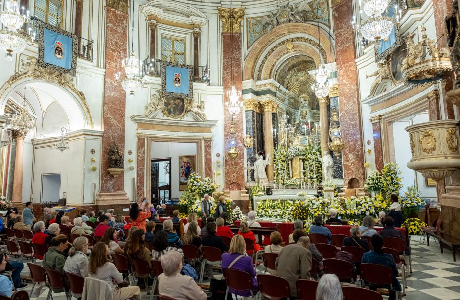 Interior de la Basílica de la Virgen de los Desamparados de Valencia.