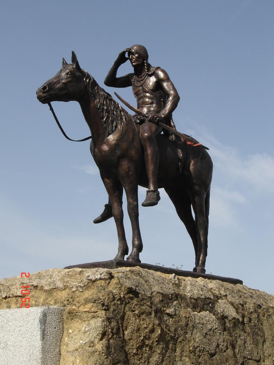Monumento a "El Explorador" en Sevilla.