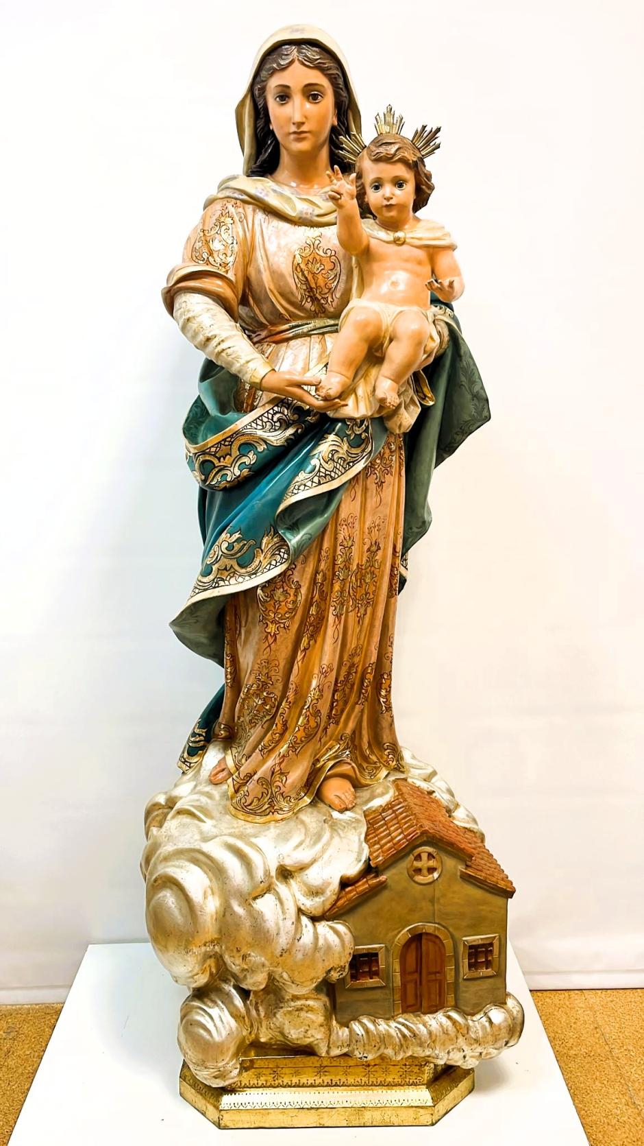 Una de las imágenes de la Virgen de Loreto que acaba de ser restaurada