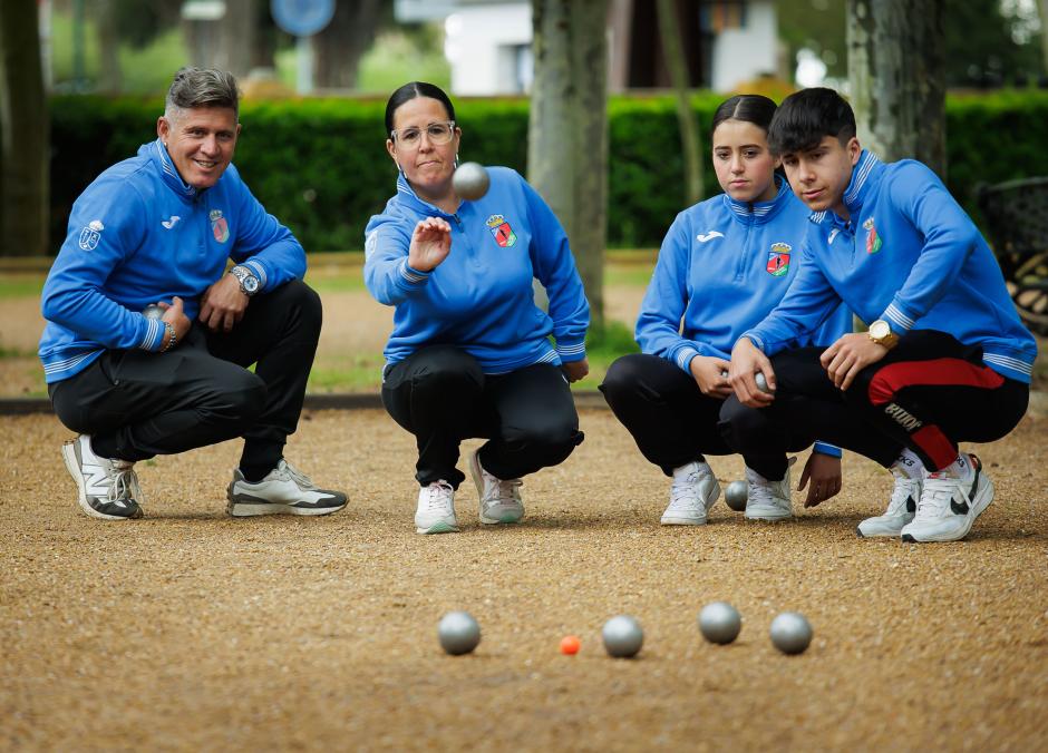 Los Sastre Sánchez, jugadores de los campeonatos de España de petanca