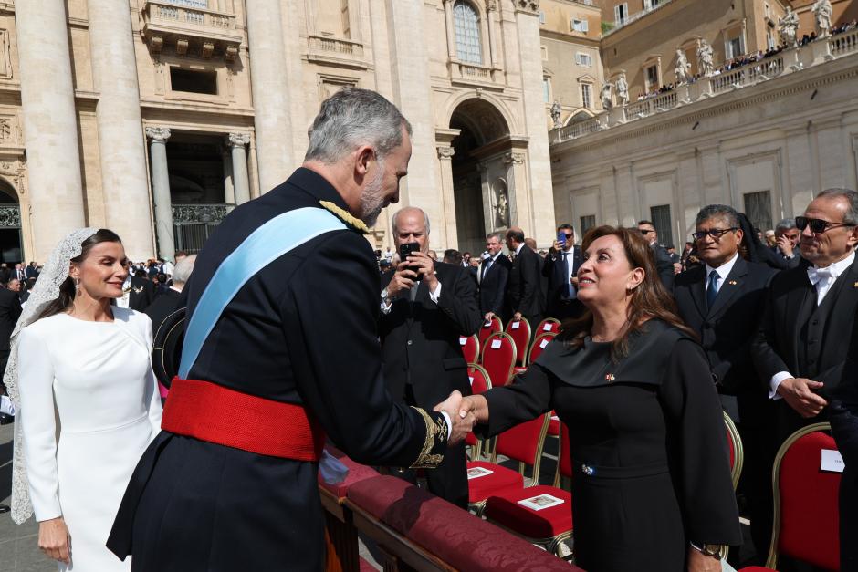 Los Reyes con la presidenta de Perú, Dina Baluarte