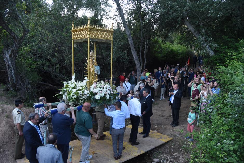 La procesión de la Virgen de Linares, en imágenes