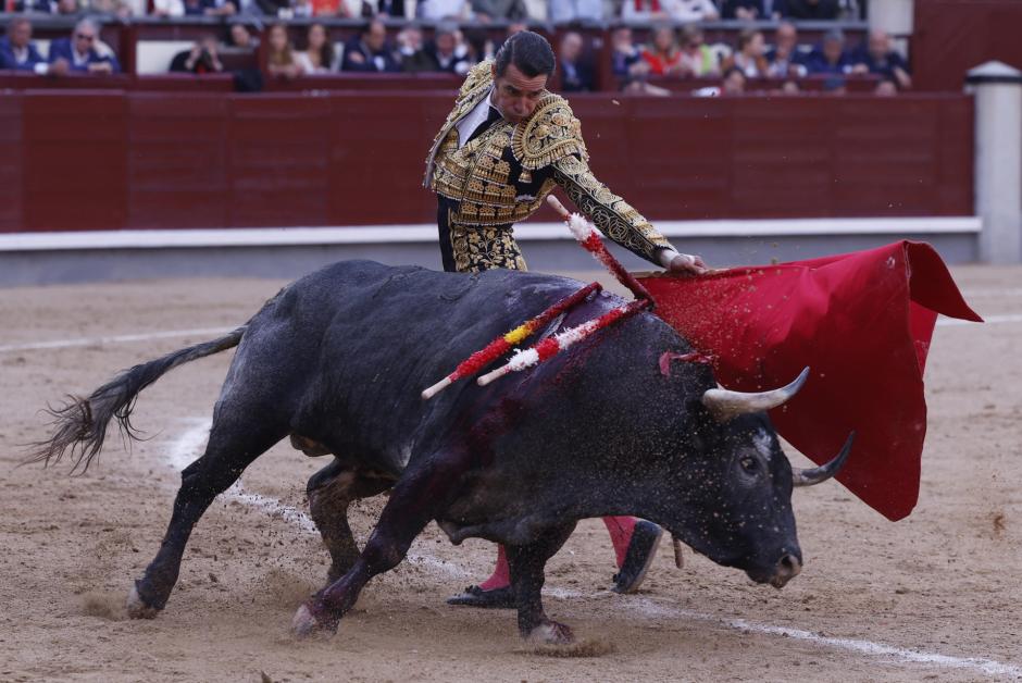Uceda Leal, con la muleta ante Rabioso, de 573 kilos, al que cortó una oreja