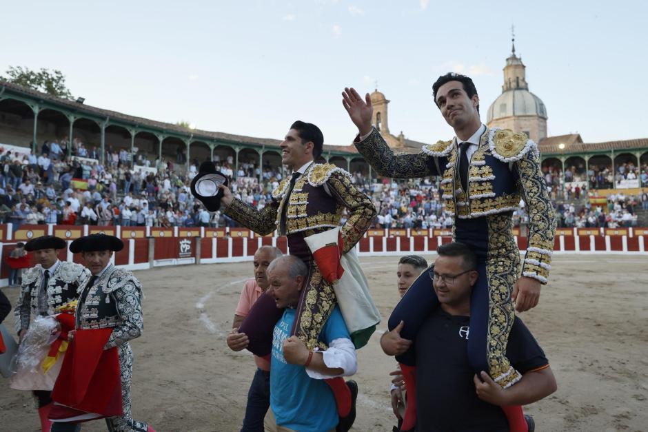 Talavante y Rufo salen a hombros en Talavera