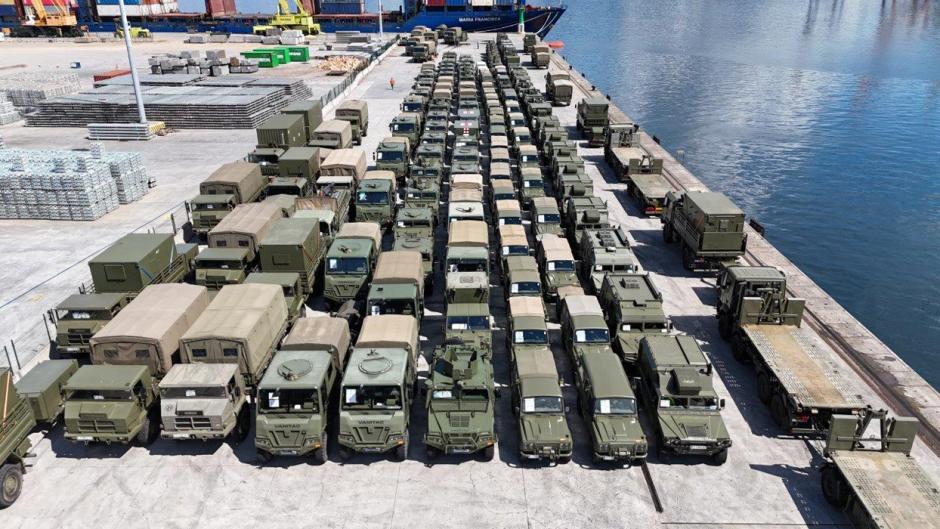 Embarque de más de 175 vehículos de combate, comunicaciones, apoyo logístico y apoyo sanitario del Ejército de Tierra hacia Eslovaquia