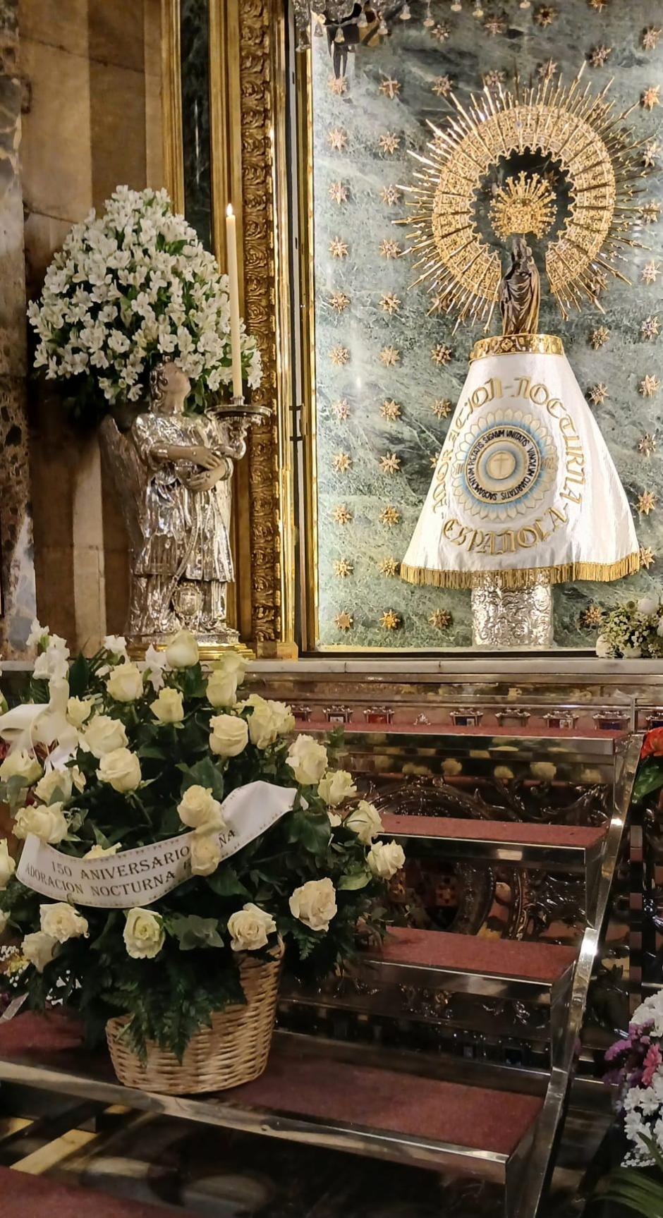 Ofrenda floral a la Virgen del Pilar