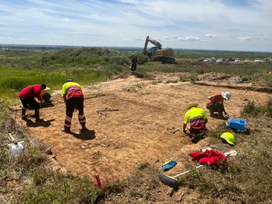 Desbroce para levantar el Centro Arqueológico de la Ciudad Astur-Romana de Lancia