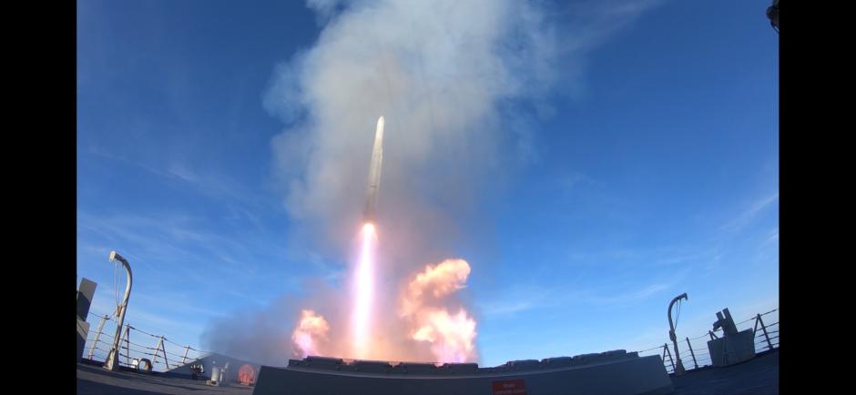 Lanzamiento de un misil Evolved Sea Sparrow Missile (ESSM) desde la fragata Cristóbal Colón (F-105)
