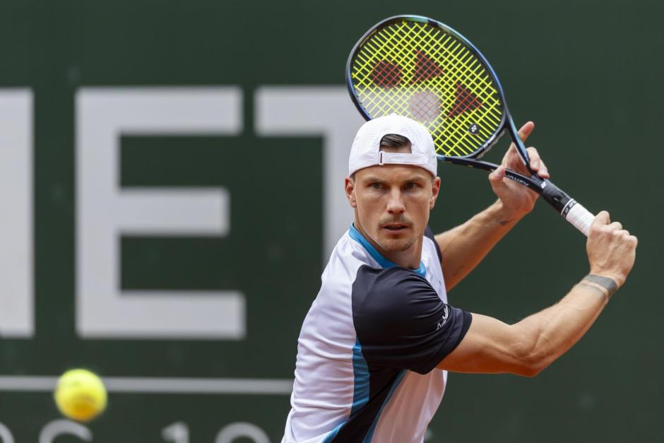 Marton Fucsovics durante un momento del duelo frente a Novak Djokovic en el torneo de Ginebra