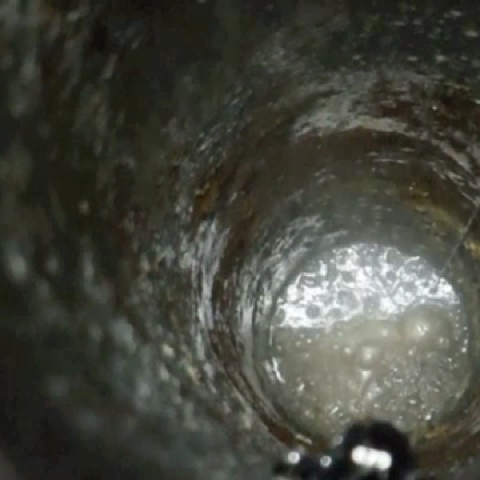 Hidrógeno natural liberado naturalmente en la superficie terrestre a partir de las aguas subterráneas en las rocas del Escudo Canadiense