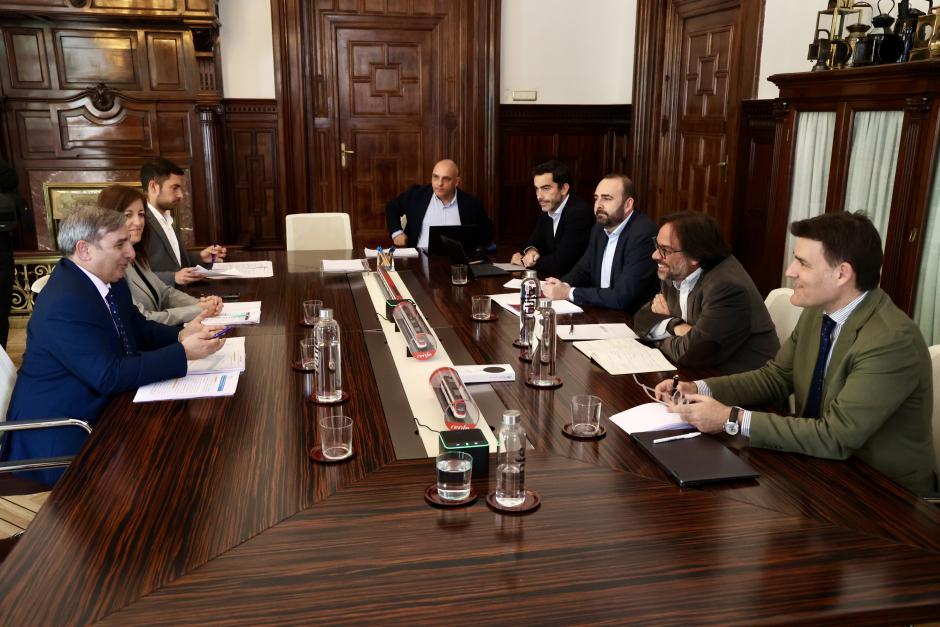 Reunión de la Junta con el presidente de Renfe
