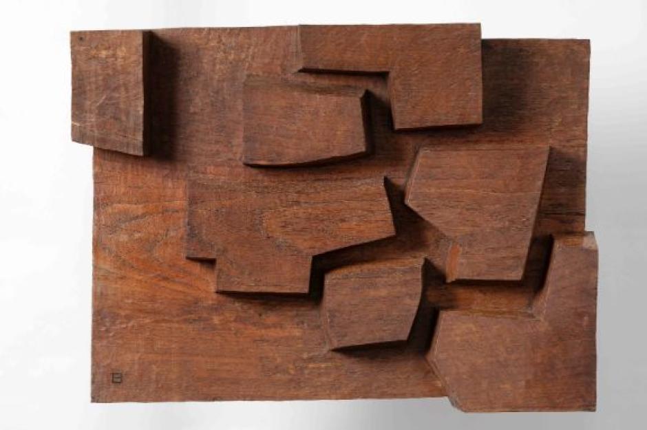 Eduardo Chillida. Relieve (Relief). 1963. Madera. Cortesía de la Sucesión Eduardo Chillida y Hauser & Wirth