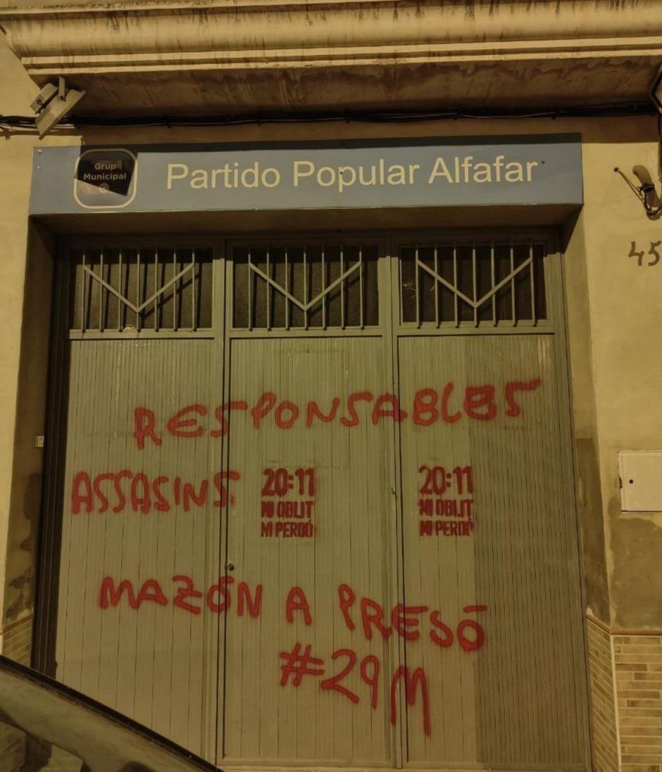 Sede del PP en Alfafar bandalizada